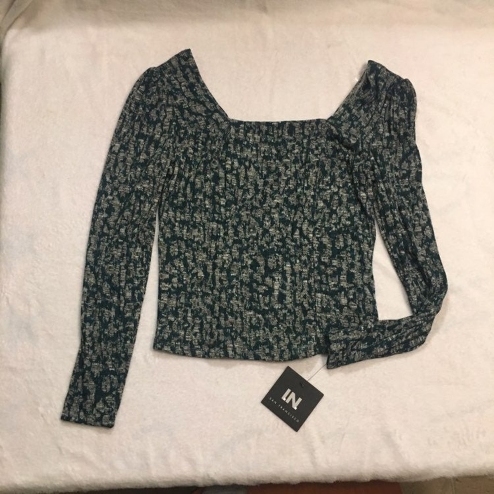 New womens IN Studeo sweater S